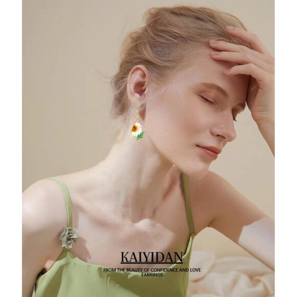 Mums Gold Dry Flower Statement Vintage Long Summer Earring for Women Jewelry - Picture 8 of 9